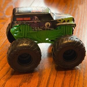 Monster Jam Grave Digger Monster Truck Spin‎ Master Black Green 1:64 Scale Toy